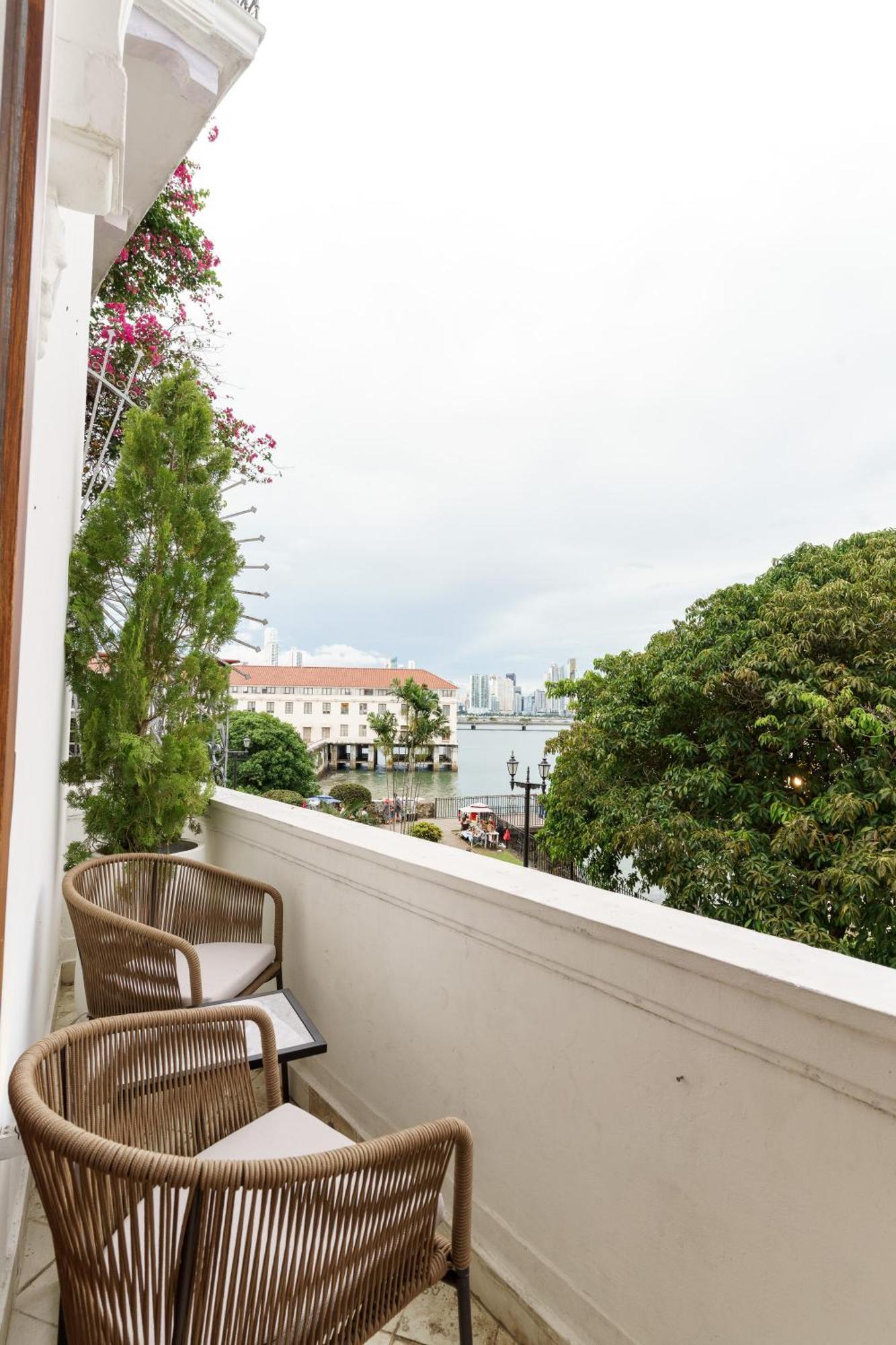 Bardot Boutique 5*