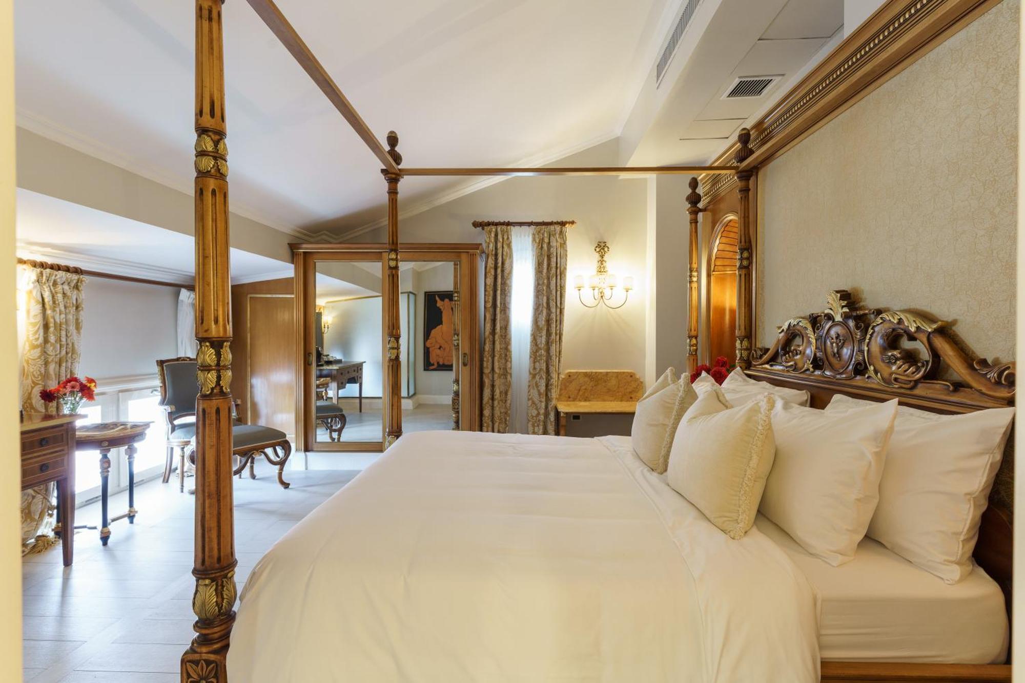 Bardot Boutique 5*