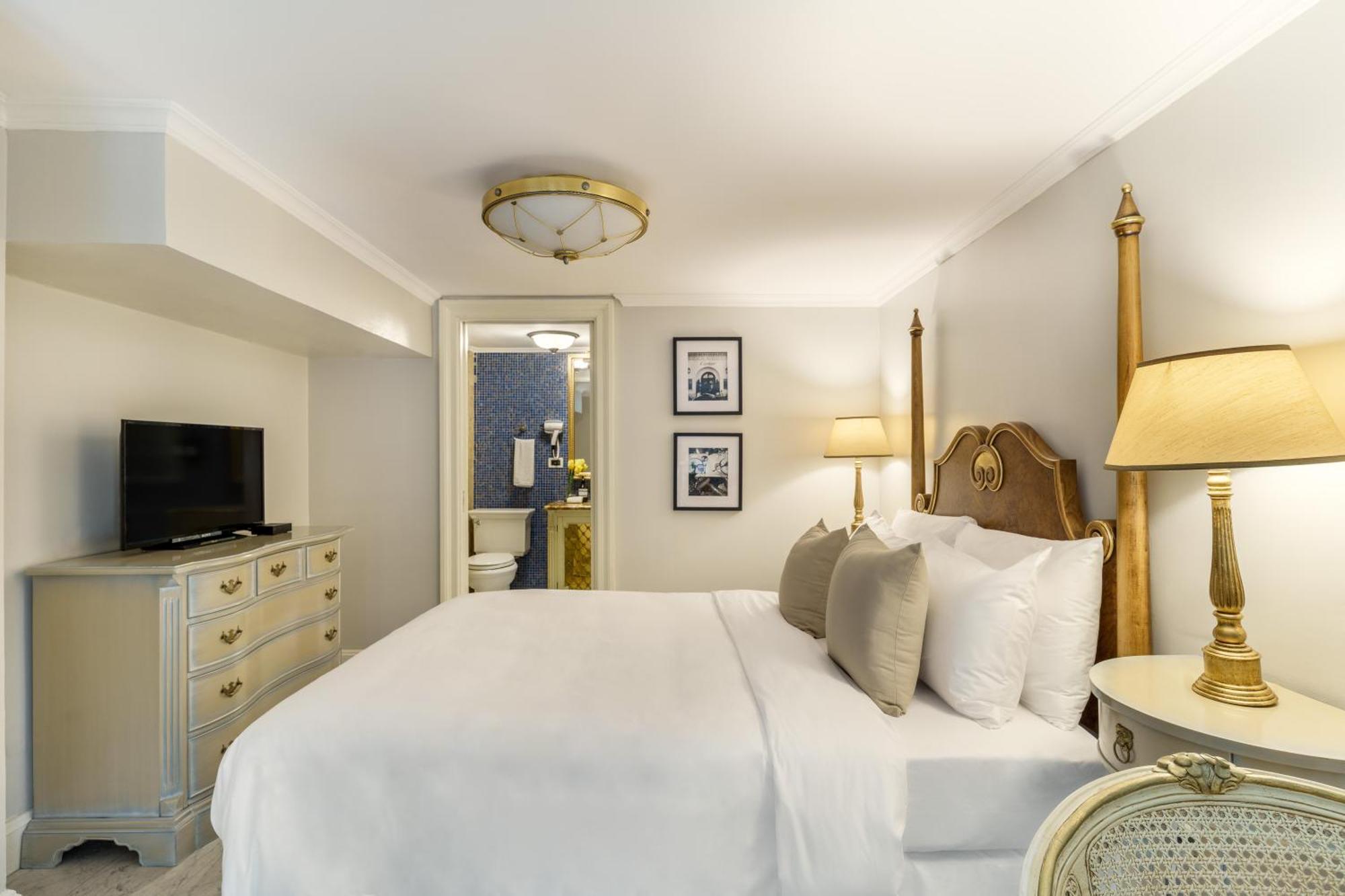 Bardot Boutique 5*